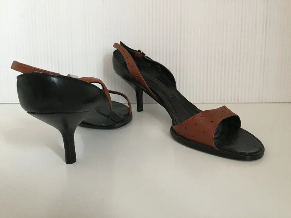 NWB. Beautiful Narciso Rodrigues  woman sandals. Made in. Italy. Size 6.